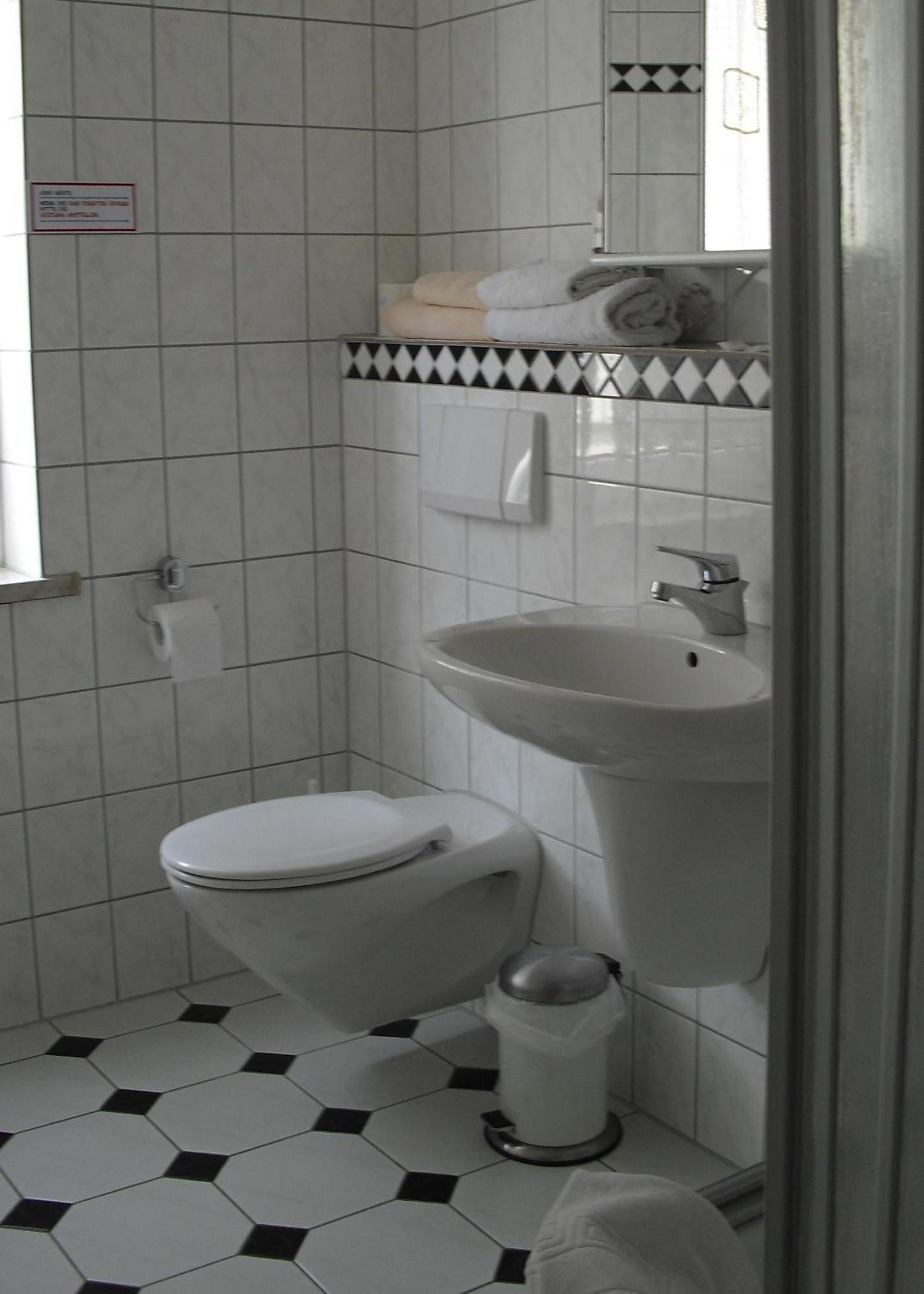 Pension Reuss - Hotel Garni Erfurt Buitenkant foto